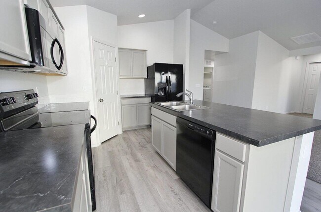 Building Photo - Single-Level Home In Quiet Neighborhood