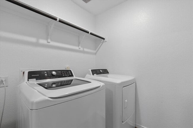 Building Photo - 135 Agua Azul Bnd