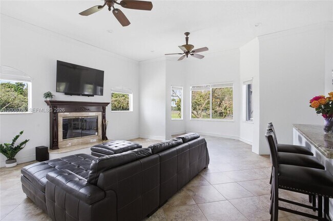 Building Photo - 20401 SW 48th Pl