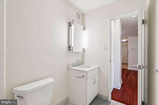 Building Photo - 219 S 18th St