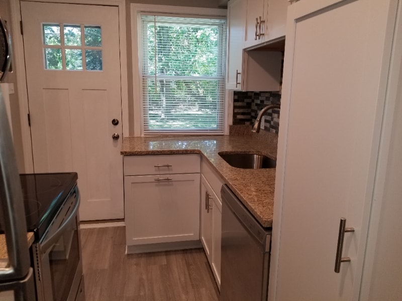 Building Photo - 1511 W Farnum Ave