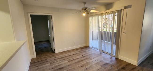 Building Photo - Silverado Ranch Condo!