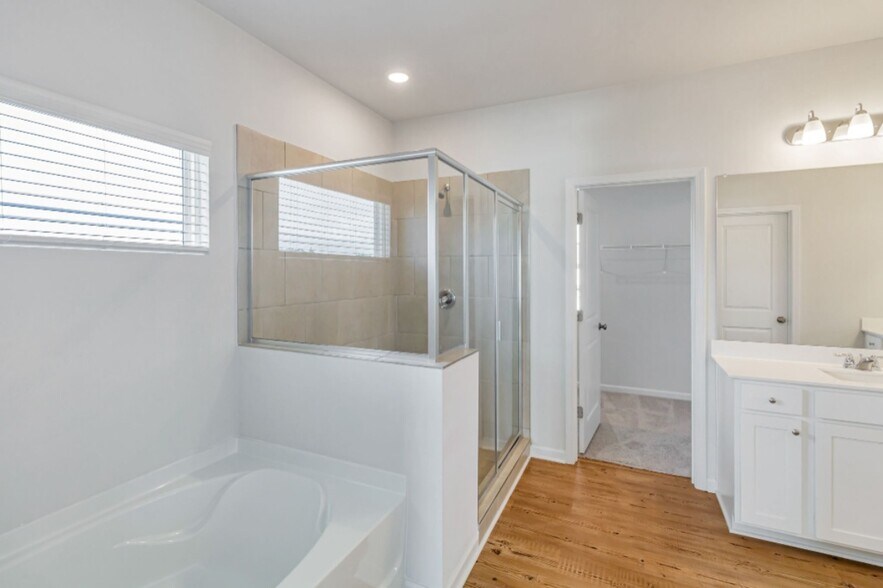 Building Photo - 220 Arwen Dr