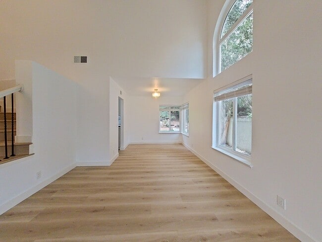 Building Photo - Stunning Remodeled Home in Dana Woods – Co...