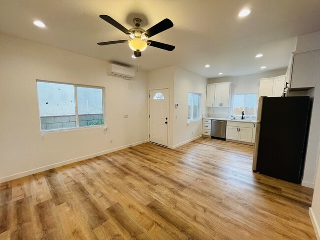Building Photo - Spacious 3-Bed, 2-Bath Home on Thomson Court