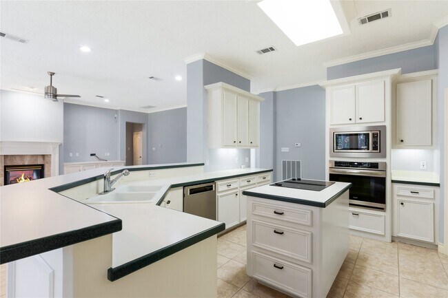 Building Photo - 60 Fairfield Dr