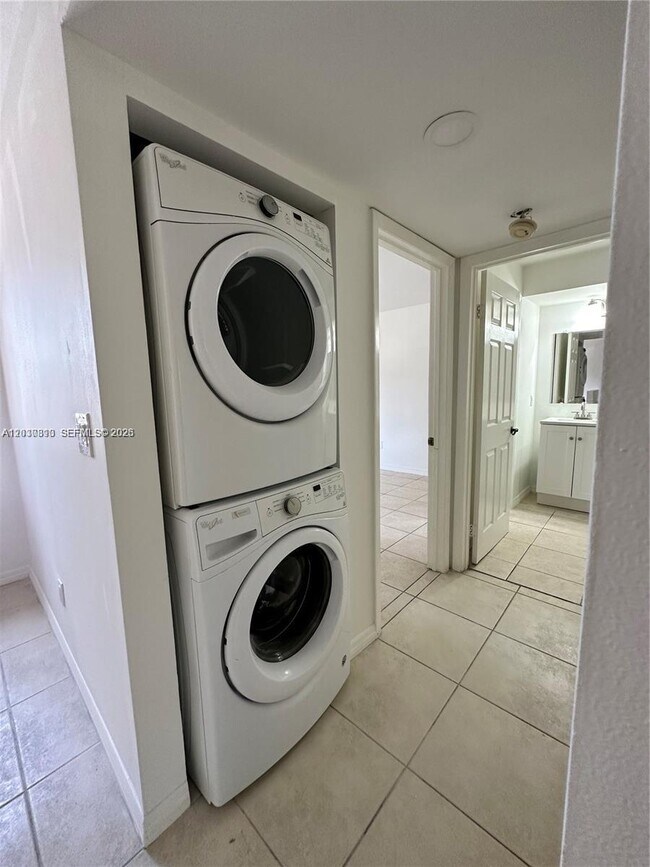 Building Photo - 9607 SW 138th Ave