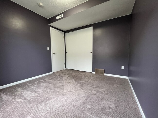 Building Photo - 2257 Oregon Ct