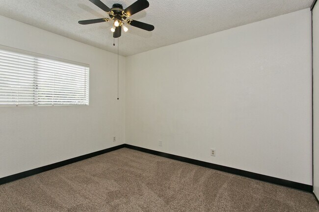 Building Photo - BEAUTIFUL 2 BD 1 BA 2 CAR TOWNHOME IN MILI...