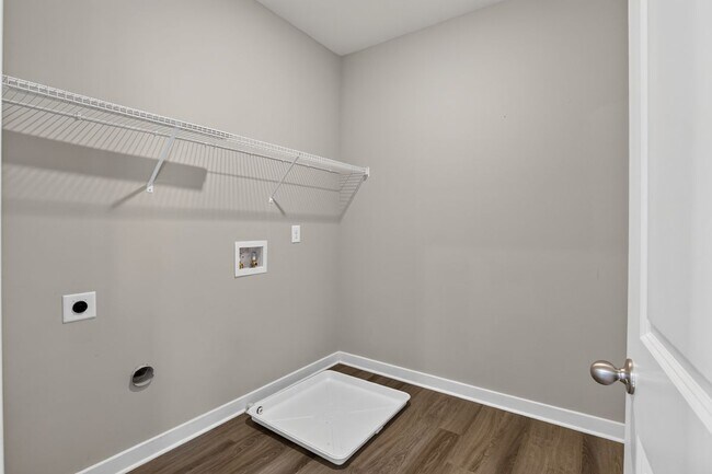 Building Photo - 4787 Wellesley Dr