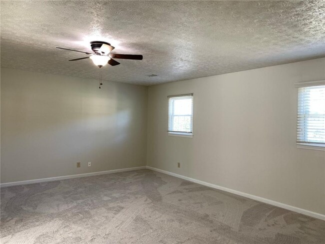 Building Photo - 4536 Woodlawn Lake Dr