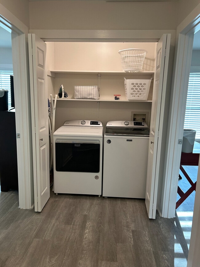 Building Photo - 1565 Pinebreeze Dr