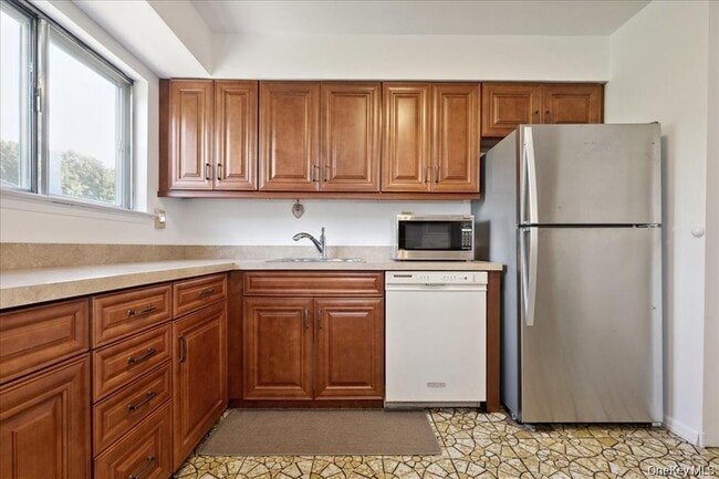 Building Photo - 10 Marsulin Dr