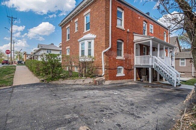 Building Photo - 3419 Dewey Ave