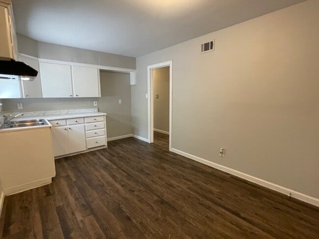 Building Photo - 7015 Eddy Ln