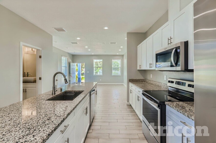 Building Photo - 8118 N Coolidge Ave