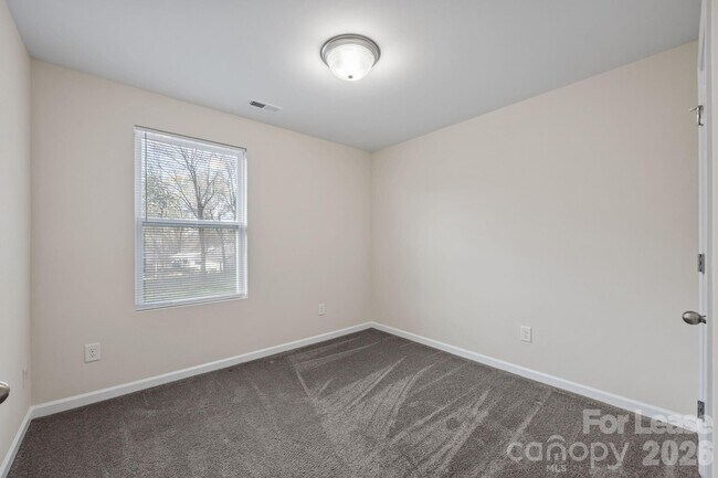 Building Photo - 409 Kickapoo Ave