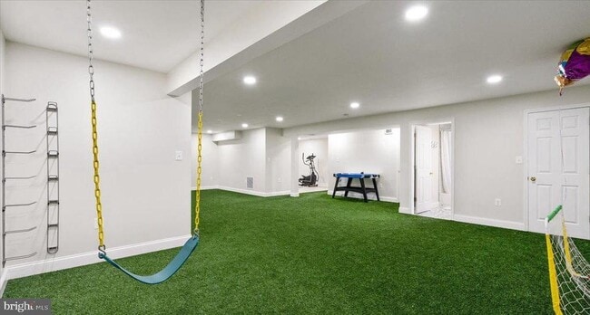 Building Photo - 9750 Granary Pl