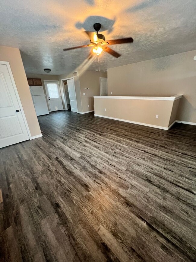 Building Photo - "Beautiful 4 Bedroom House For Rent" - Not furnished