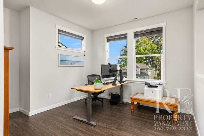 Building Photo - 1762 NE Crystallia Ct