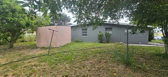Building Photo - 2813 Starlite Ln