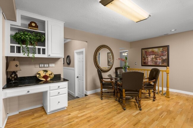 Building Photo - 3995 SW Lafollett Rd