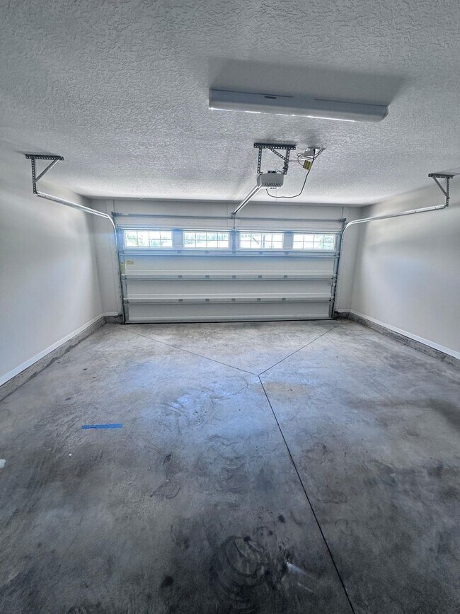 Building Photo - *** TWO WEEKS FREE ***  Gorgeous 4-Bedroom Home with Granite Counters & 2-Car Garage