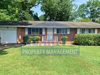 Building Photo - Three bedroom ranch-style home in Chattanooga!