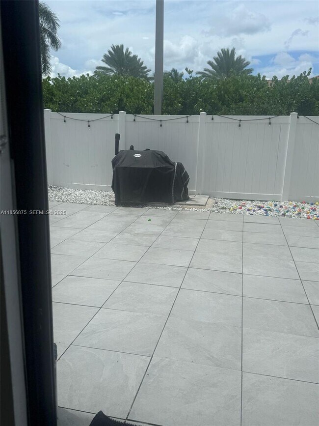 Building Photo - 3521 W 86th Terrace