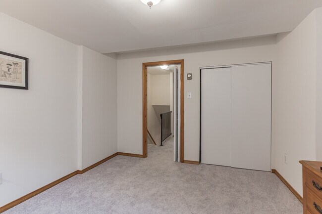 Building Photo - 3 W 1st Ave