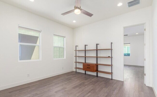 Building Photo - 6810 E Lyra Dr