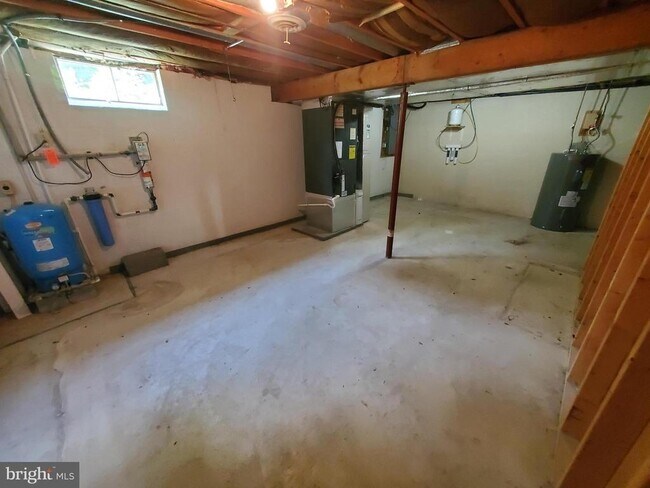 Building Photo - 570 Guldin Rd