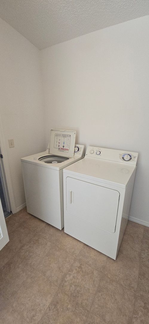 Building Photo - Welcome to Your New Home in the Village of Sabal Chase!