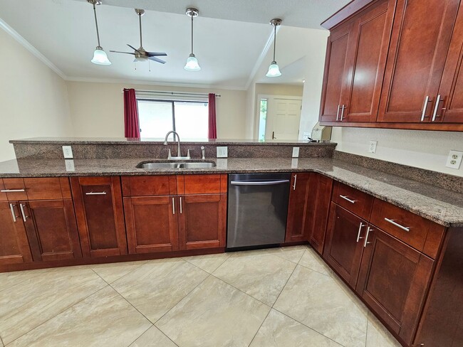 Building Photo - 3 bedroom 2 bath furnished & remodeled hom...