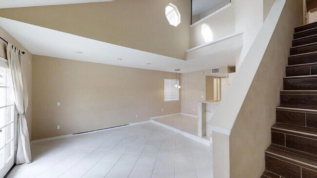 Building Photo - 932 W Arrow Hwy