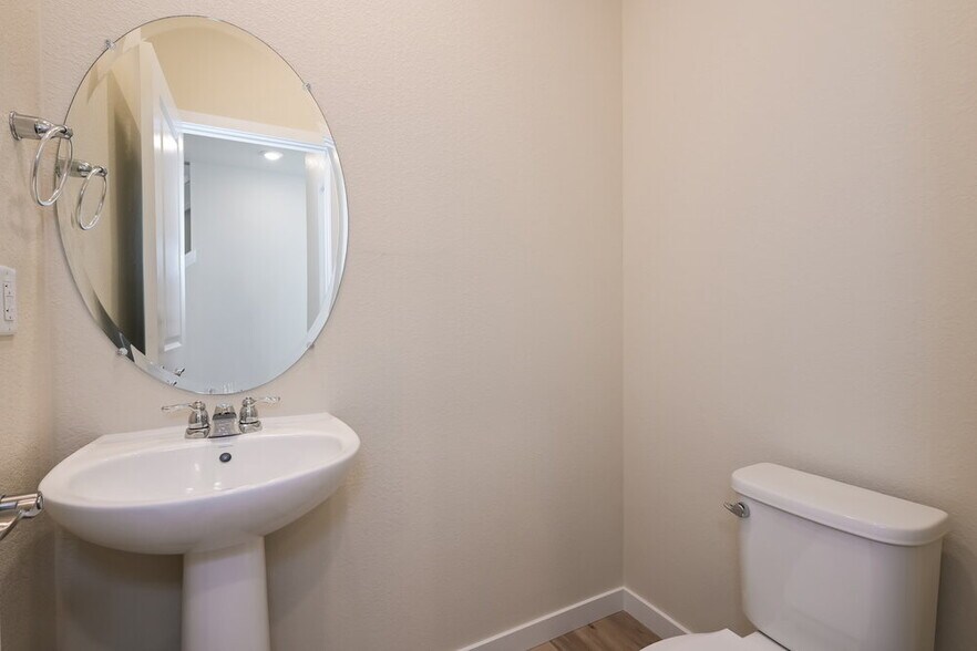 Building Photo - 1448 Orchard St