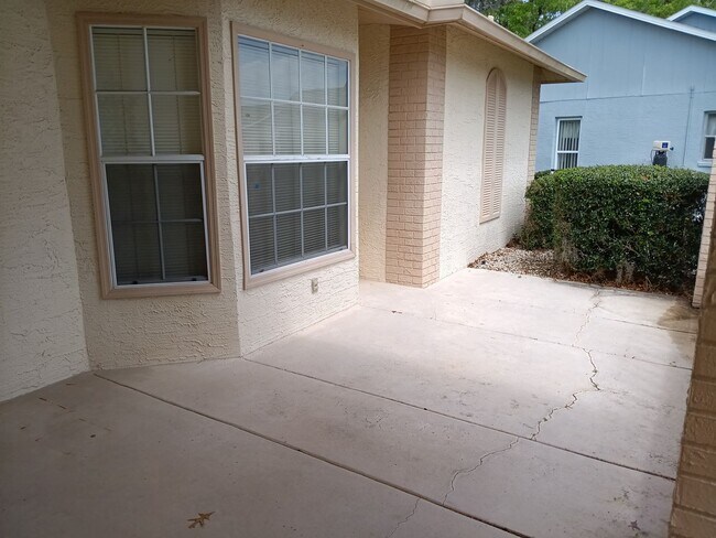 Building Photo - 2 bedroom 2 bathroom Large House for rent ...