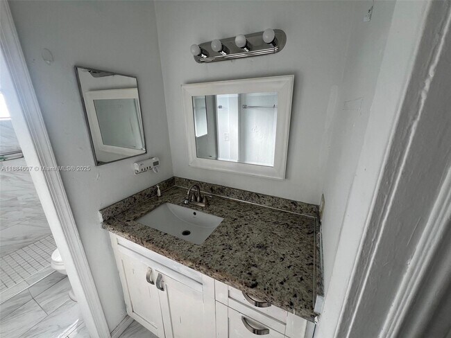 Building Photo - 887 W 29th St