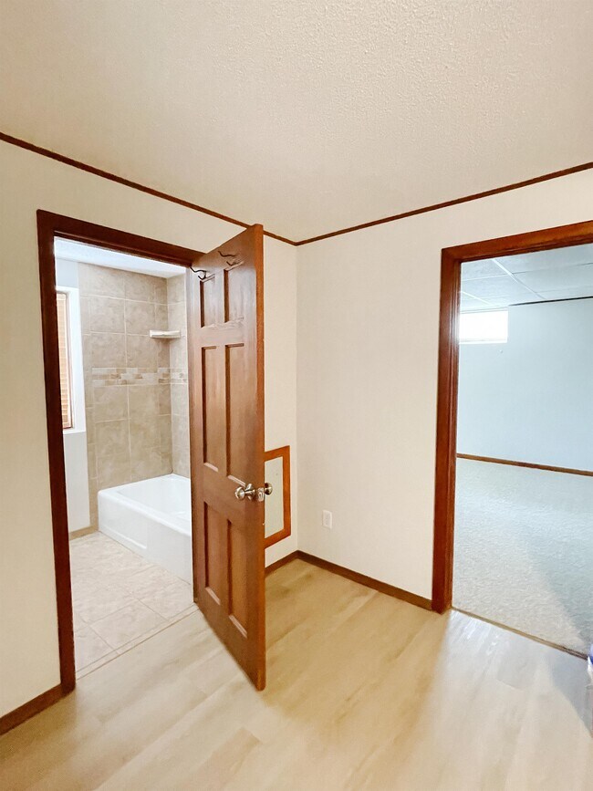 Building Photo - 1172 Highview Dr