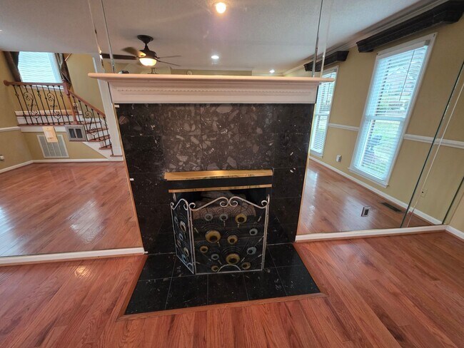 Building Photo - Gorgeous Home in Great Neighborhood