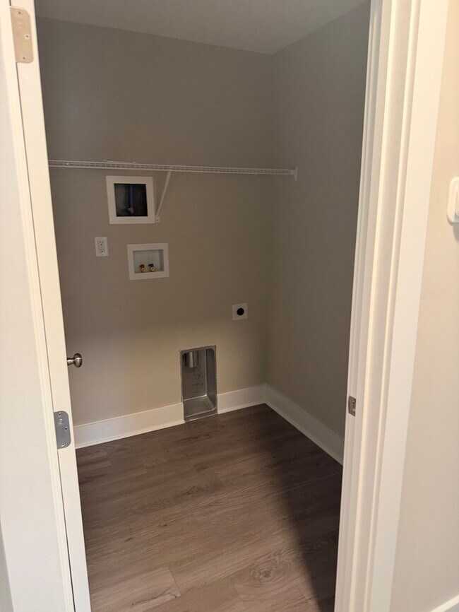 Building Photo - 1002 Grace Ave