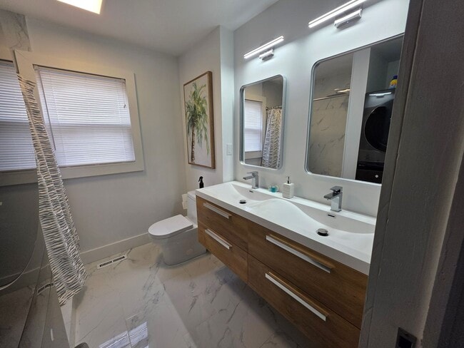 Building Photo - Pink Flamingo #1