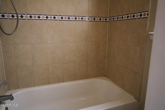 Building Photo - 10711 Ivanhoe Dr