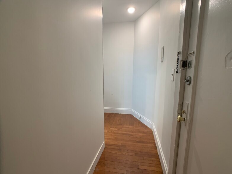 Building Photo - 26 Chiswick Rd