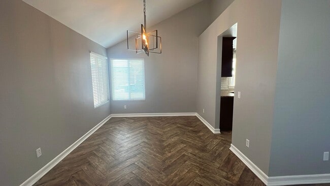 Building Photo - EAST PALMDALE HOME