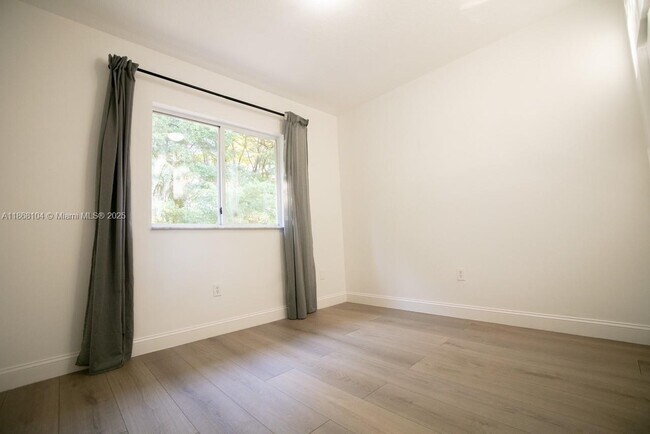 Building Photo - 1112 NE 41st Ave
