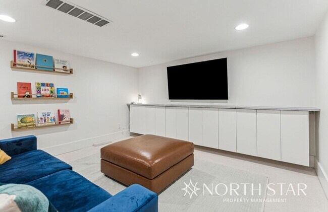 Building Photo - Beautifully Remodeled Classic Craftsman in Prime Portland Location