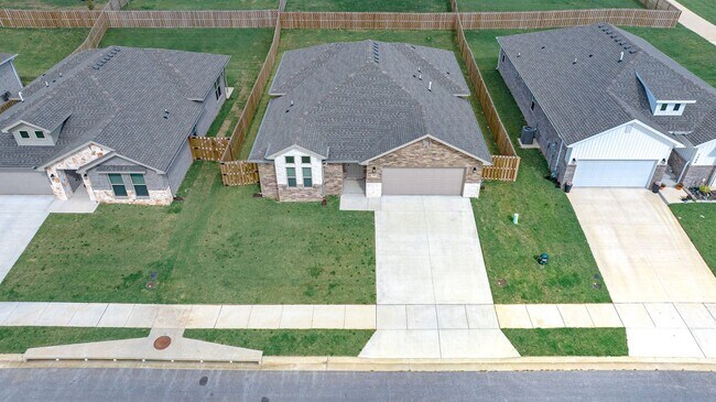 Building Photo - Brand New Home Waiting For you!