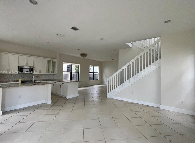 Building Photo - 3316 W 98th Pl