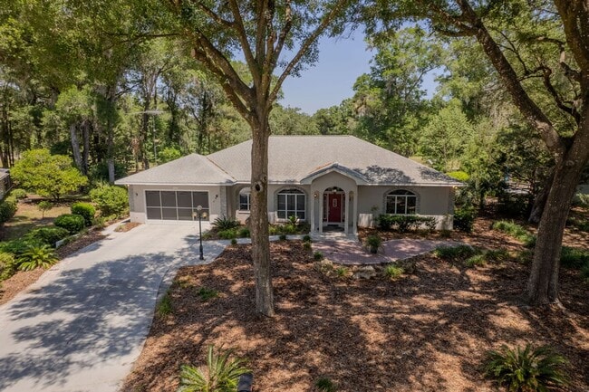 Building Photo - Must See Immaculate 3/2 Rainbow Springs with Lanai